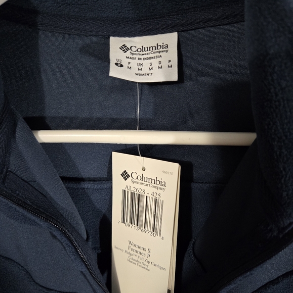 Columbia fleece jacket. Size small. Blue. - Picture 2 of 3